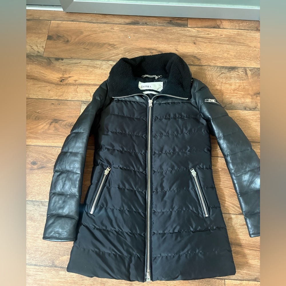 Doma leather coat size small fits like an XS